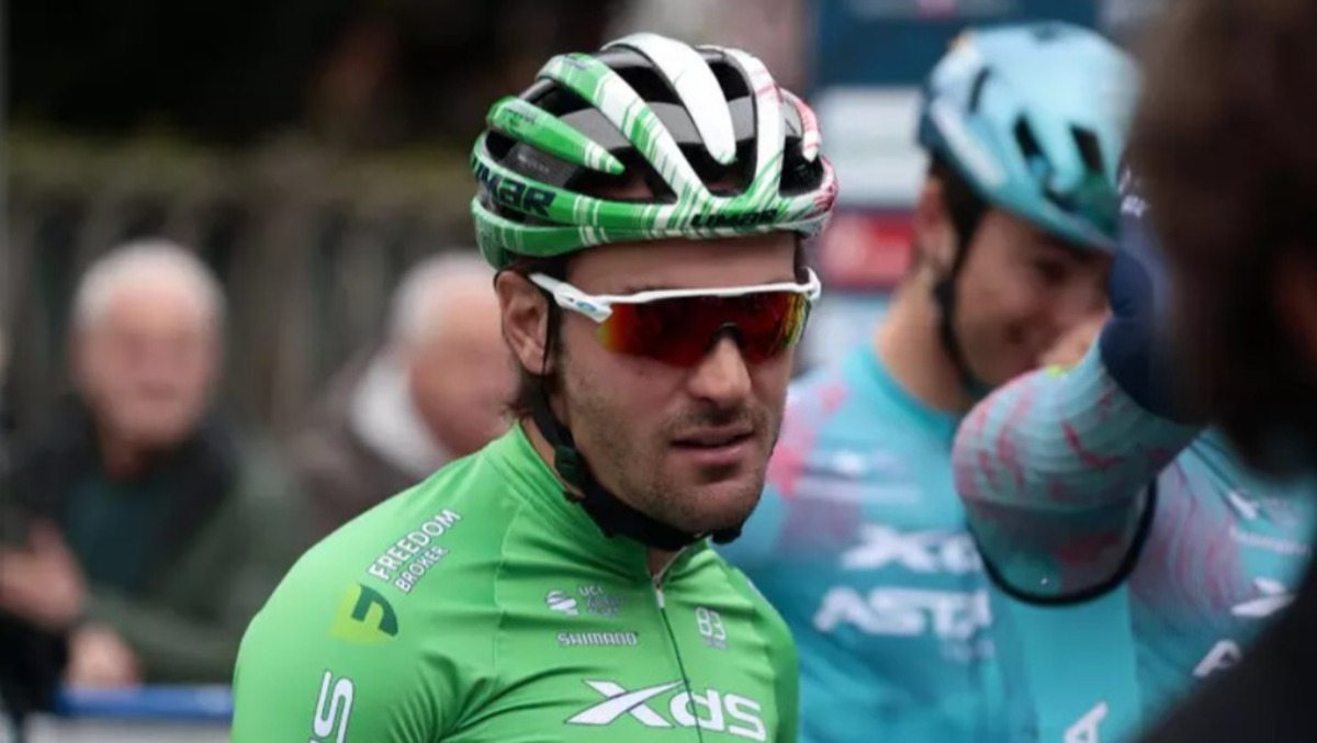 Giro d'Italia. Bettiol, fuga e gloria: vittoria di cuore sulle strade di casa - foto Ansa