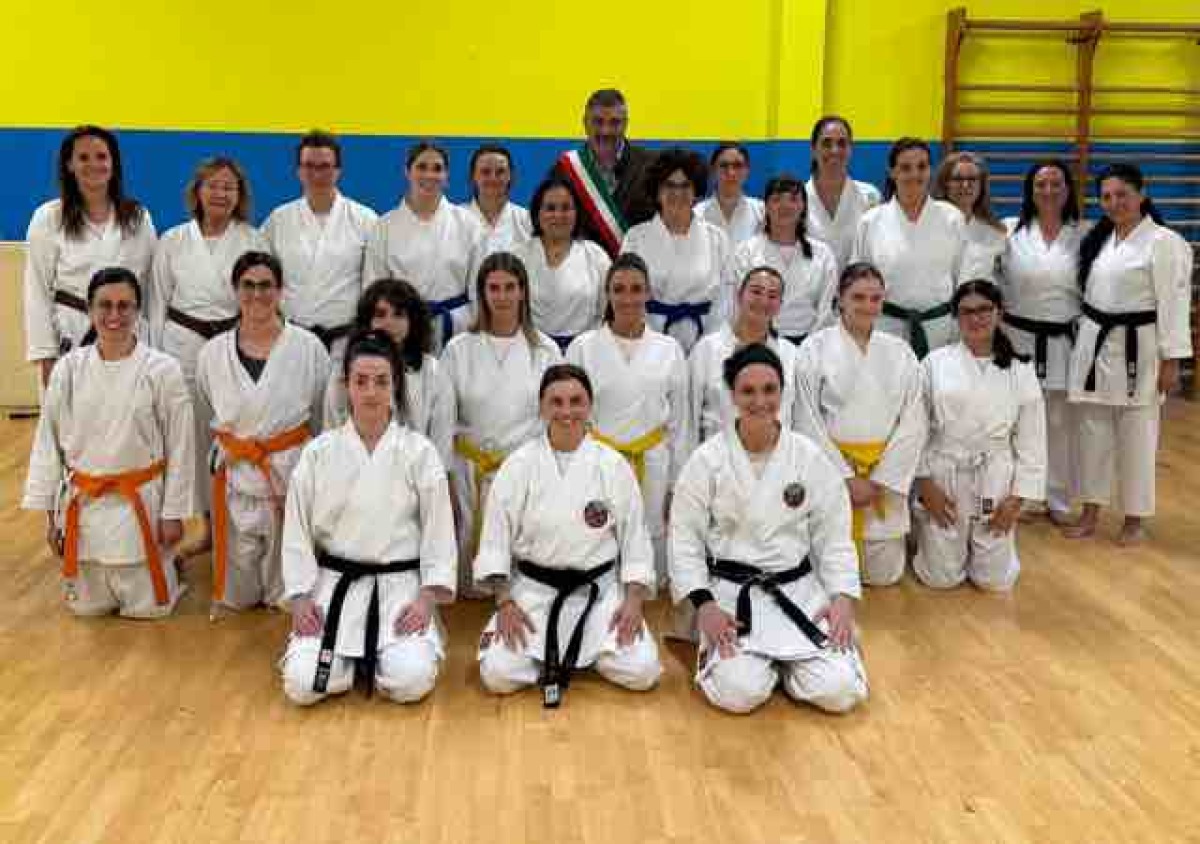 Verucchio, il corso è un successo: donne insegnano alle donne a difendersi - 