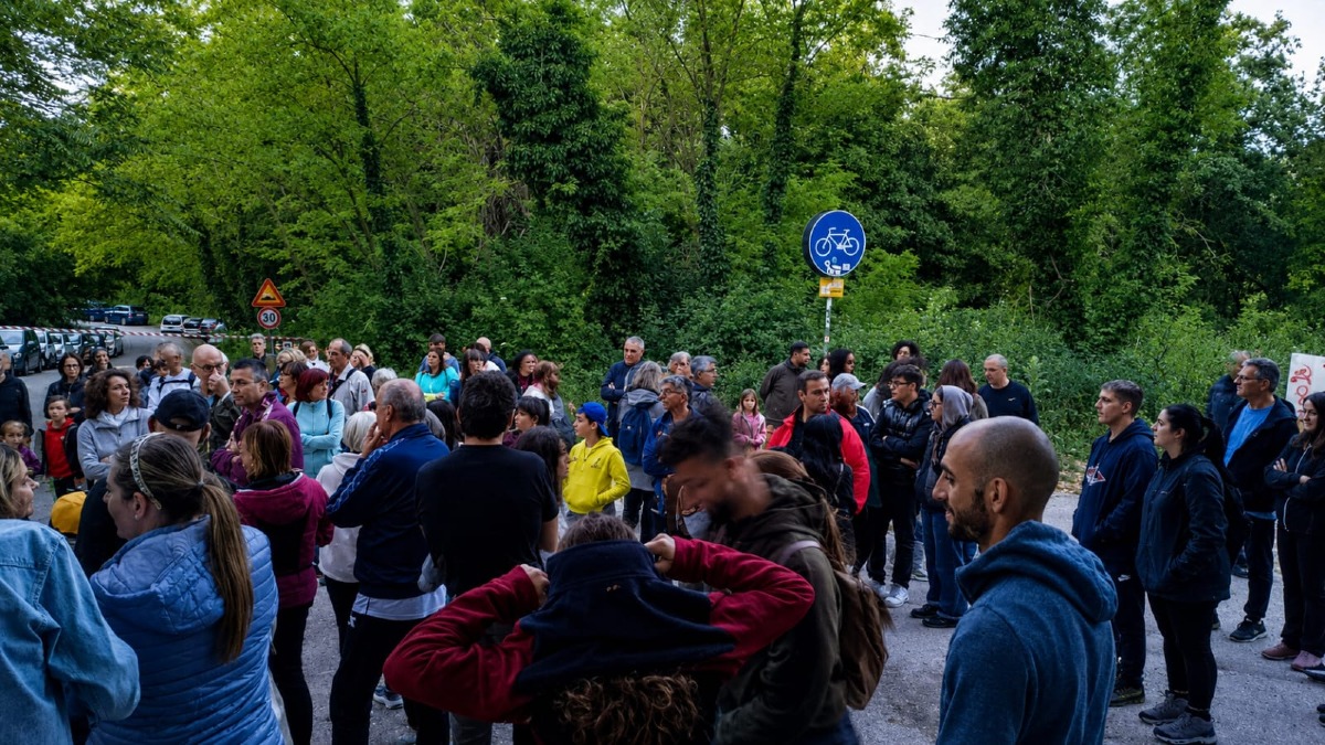 Poggio Torriana, la "Lucciolata" è un successo: nell'epoca digitale, la riscoperta delle emozioni della natura - 