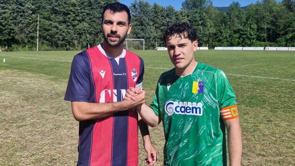 Diretta testuale semifinale playoff Promozione: Novafeltria - Casumaro 2-1 (finale) - I due capitani: Vinci e Castellani (sostituisce lo squalificato Giacobbi)