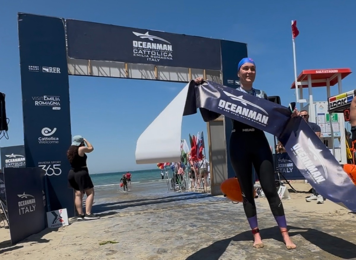 Oceanman: Laura Adorni ed Ettore De Ambrosis "domano" il mare agitato e vincono la 10 km - Laura Adorni