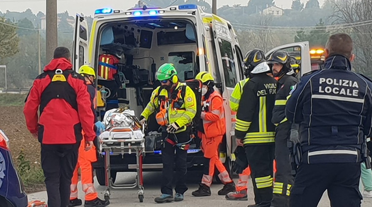 Due giovani in bici travolti da un furgone: morti nel Mantovano - Repertorio