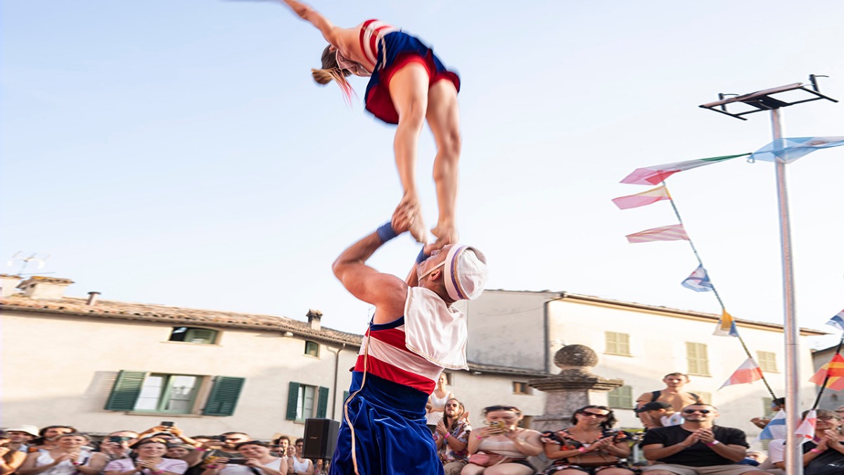 Quattro giorni di magia: torna "Artisti in Piazza", il festival che trasforma il borgo - © Nicolò Mongelli