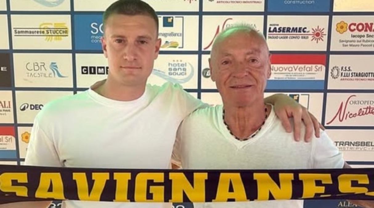 Calcio, il difensore Lo Russo firma con la Savignanese - Pasquale Lo Russo con il presidente Nino Urbinati