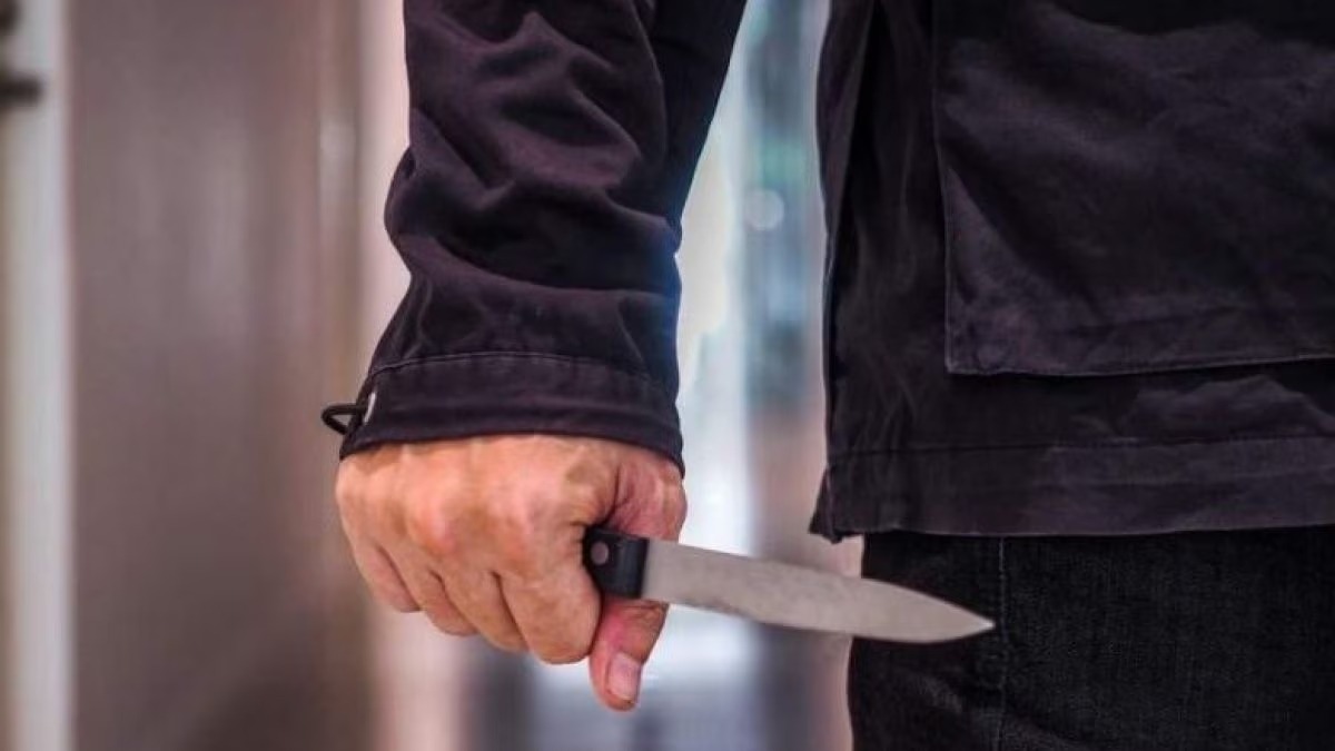 Girava con un coltello di 23 cm e un passamontagna: inseguito e arrestato dai Carabinieri di Riccione - 