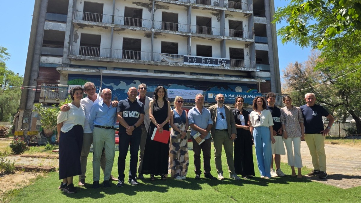 Area verde abbandonata ma ora recuperata: il giardino dell'hotel delle Nazioni riapre per l'estate - 