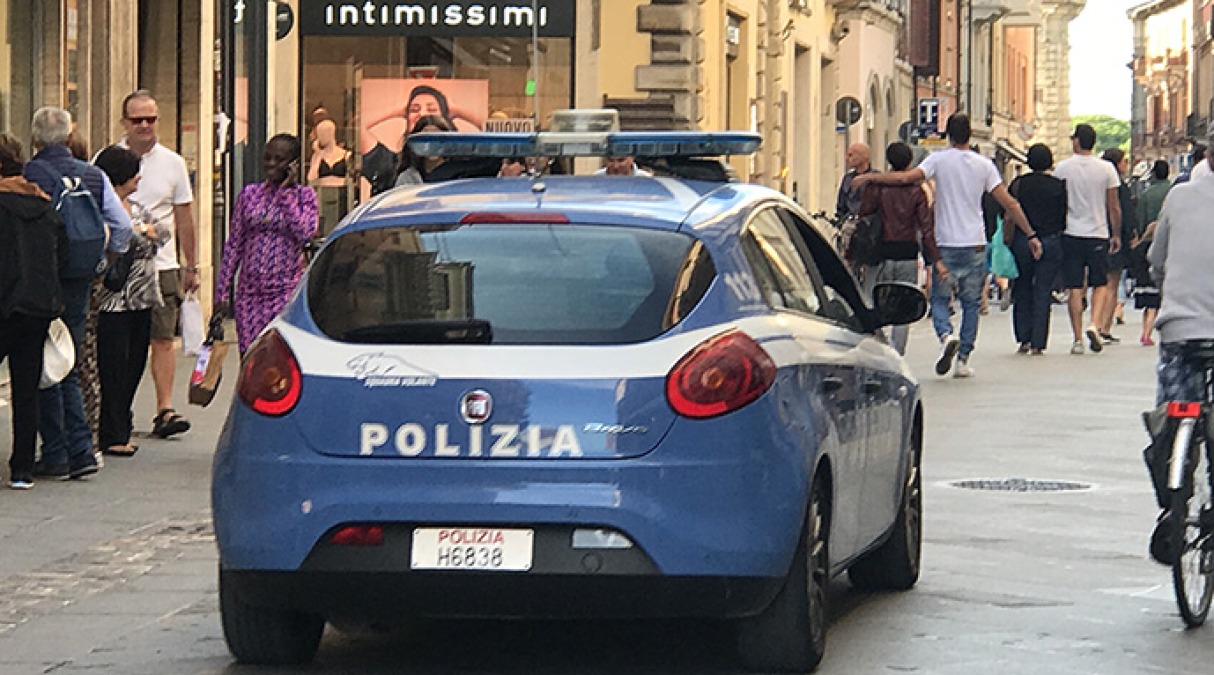 Tenta di sedurre un anziano per rubargli la collana: arrestata 27enne - 
