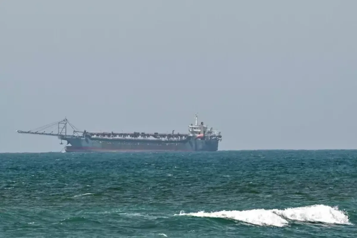 Stretto di Hormuz: l’Iran apre il fuoco contro quattro navi - © Ansa