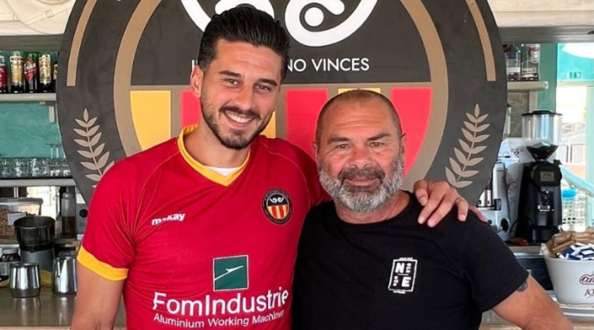 Calciomercato: bomber Manuele Pasolini scende in Prima: Cattolica - Pasolini con il pres Giovanetti