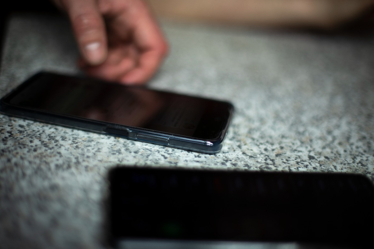 "Qui il disagio galoppa": rubano il cellulare in negozio, la titolare rintraccia la ladra e lo riprende - Foto repertorio