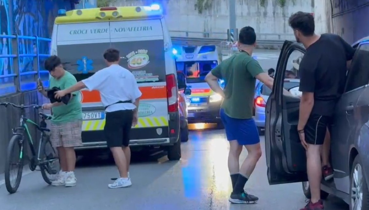 Ciclisti cadono nel sottopasso di via Iolanda Capelli - 