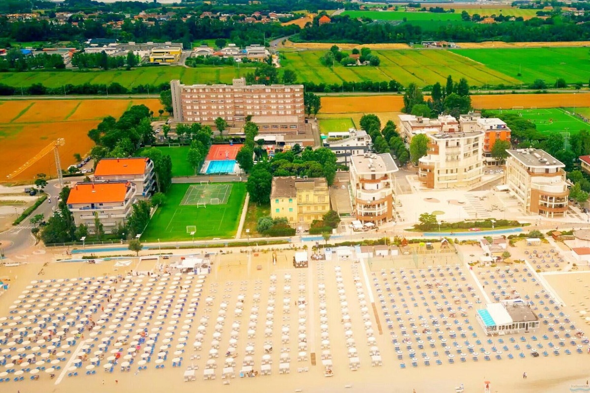 Misano capitale delle famiglie numerose, la carica dei 640 genitori con figli nel Comune romagnolo - Villaggio San Pellegrino