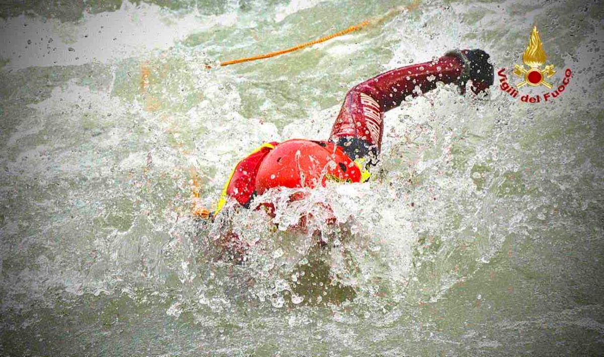 Si tuffa nel torrente e non riemerge: morto un 14enne a Reggio Emilia - 