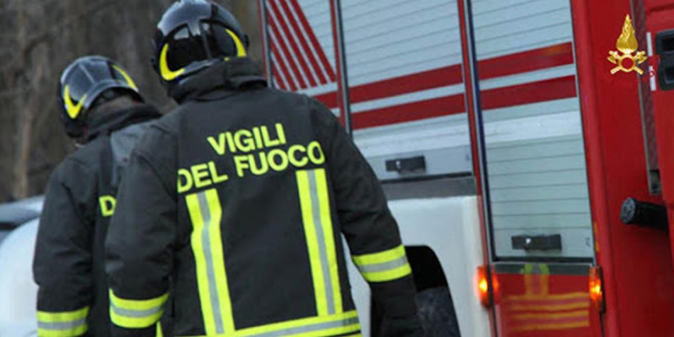 Poggio Torriana: incendio colpisce un container e un furgone  - 