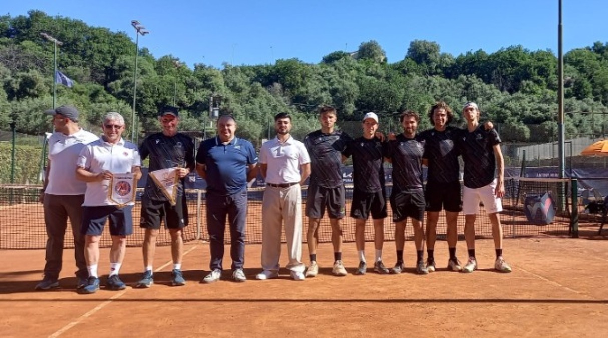 Il Tc Viserba sconfitto 6-0 in Sicilia dal Ts Monte Kà Tira di San Gregorio - Il Tc Viserba schierato in Sicilia