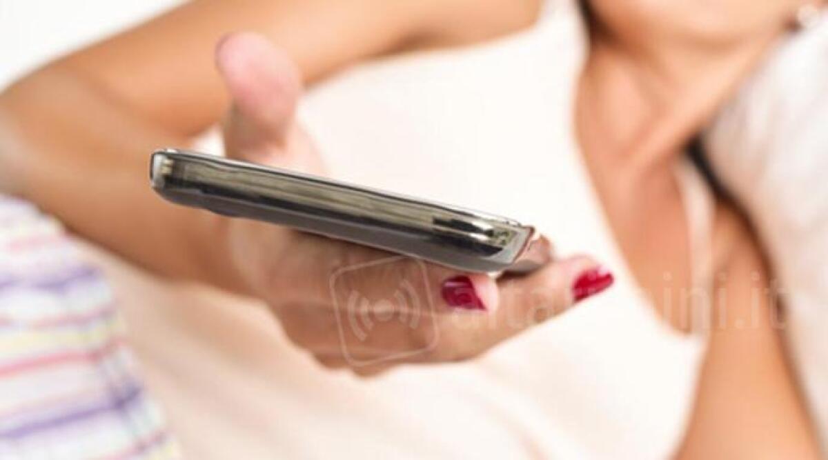 Si prostituisce a Rimini come donna e ricatta imprenditore con video hard, patteggia 2 anni - 