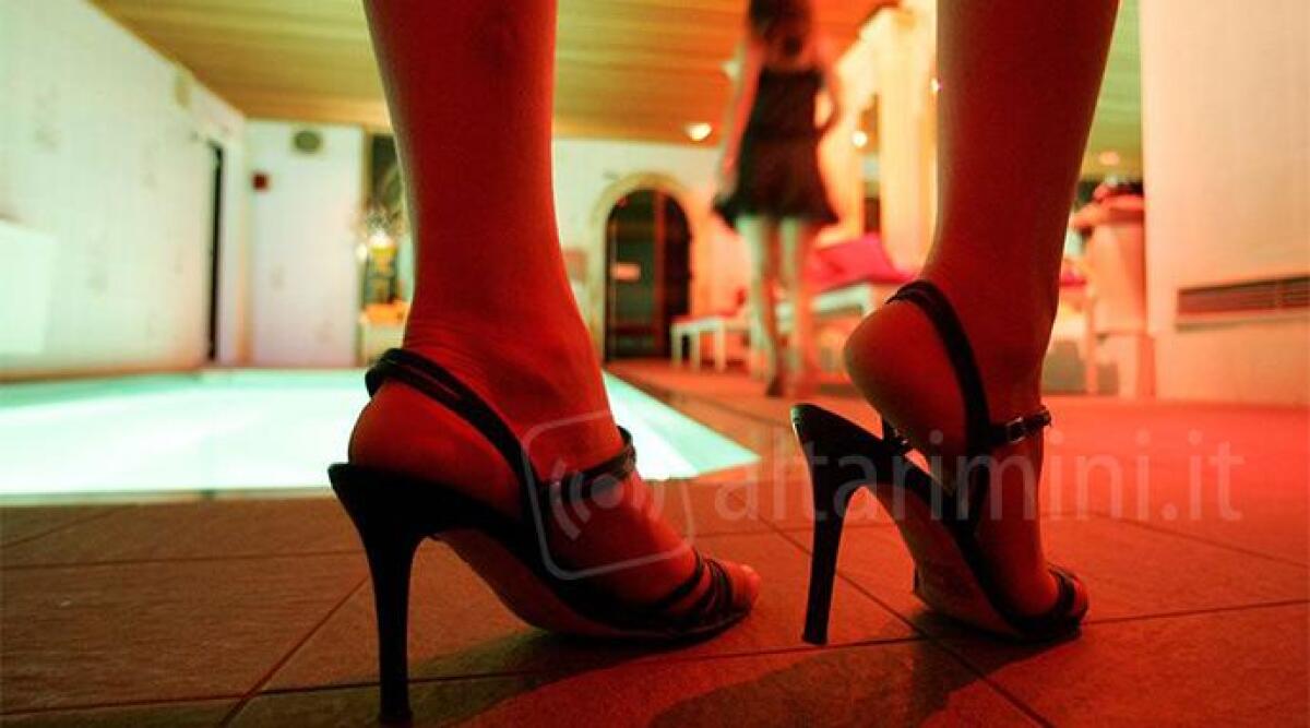 Giro di prostituzione negli hotel del Riminese: coppia di albergatori a processo - Archivio