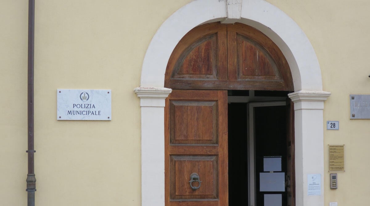Polizia Locale, con la riforma il nuovo personale lo pagano i Comuni: la rabbia del sindaco Sacchetti - Comando Polizia Locale a Santarcangelo