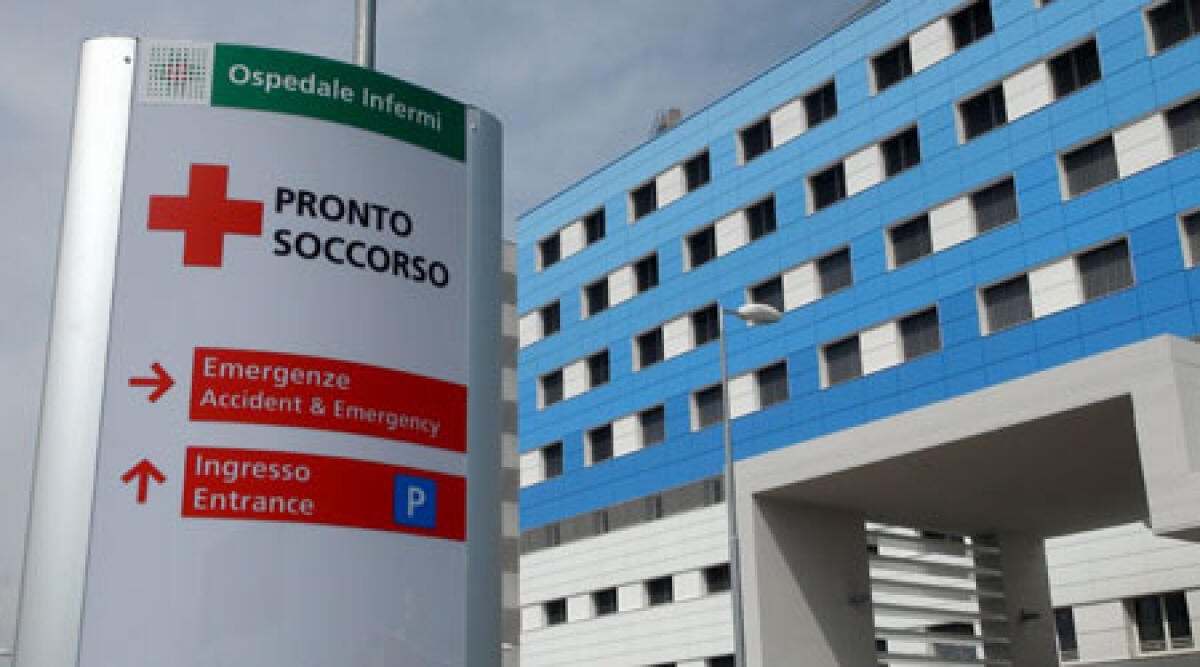 Rimini, nuovo progetto per aiutare i senza fissa dimora e ridurre gli accessi ai Pronto Soccorso - Ingresso pronto soccorso dell'ospedale Infermi di Rimini