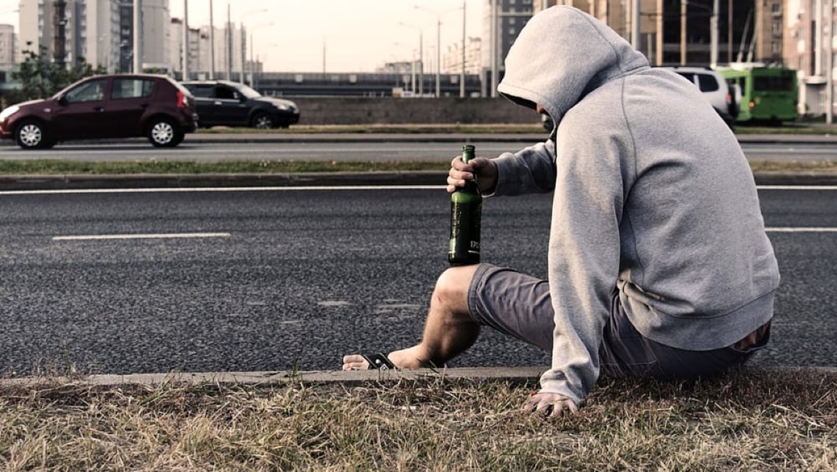 Rimini, torna il divieto di alcol in centro storico - Ubriaco Foto di repertorio