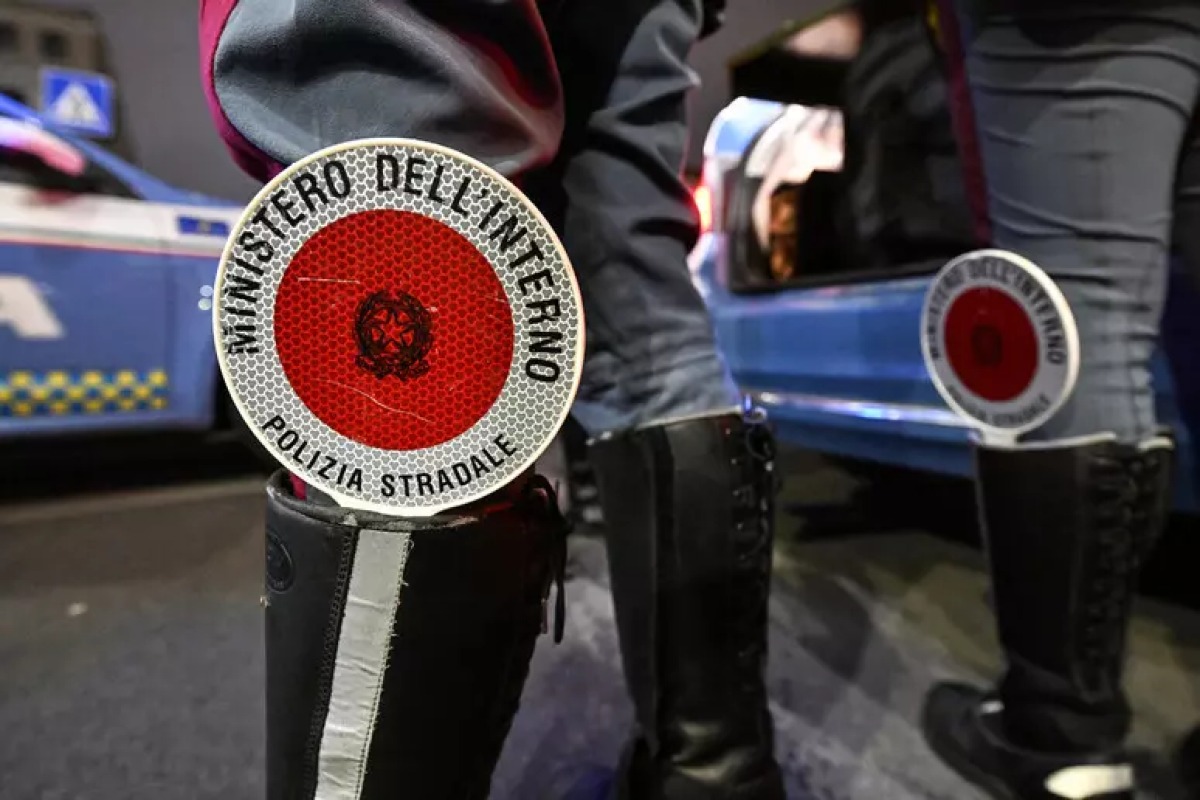 Quattro cadaveri carbonizzati in un’auto sulla Statale 106: si indaga per omicidio - 