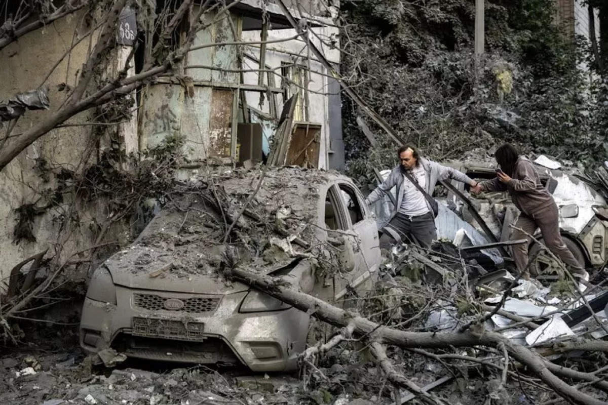 Guerra dei droni tra Russia e Ucraina: autobus colpito nel Donetsk, raid su Mosca e San Pietroburgo - 