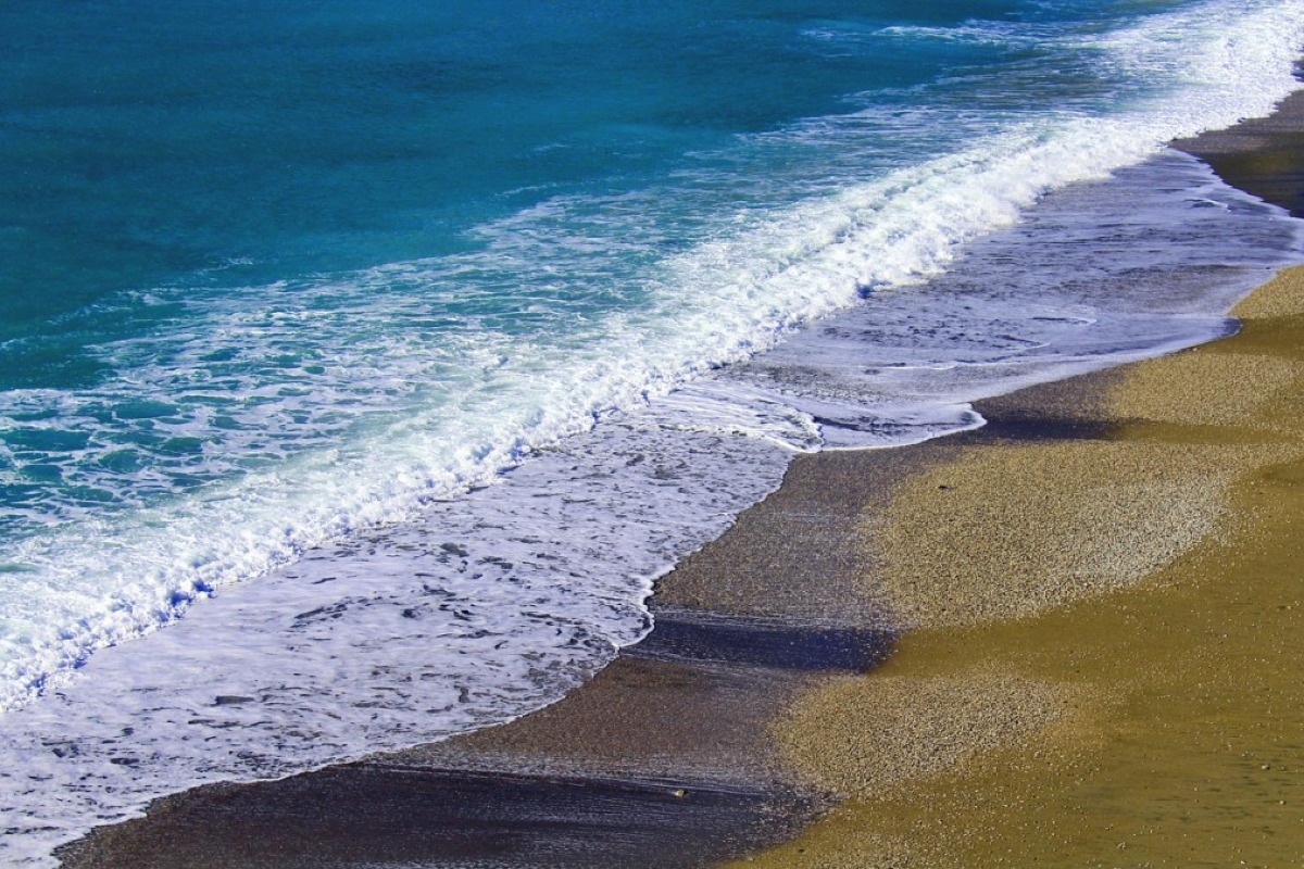 Dopo il temporale scatta il divieto di balneazione su più spiagge tra Ravenna e Rimini - 