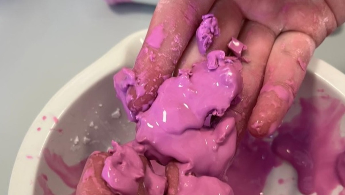 Rimini, gli studenti delle medie scoprono la chimica tra esperimenti e laboratori - 