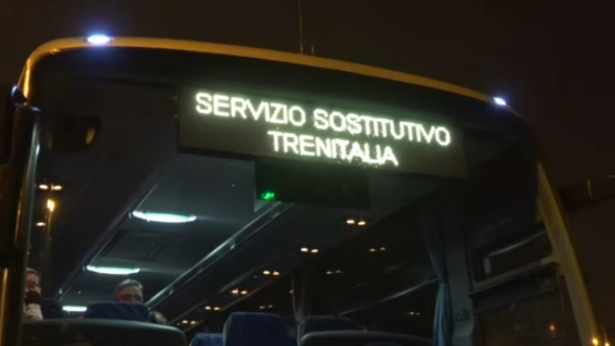 Lavori su linea treni tra Rimini e Bologna, disagi per i bus sostitutivi - Bus - servizio sostitutivo Trenitalia