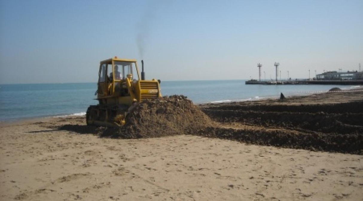 La prima mareggiata preoccupa Riccione: "Spariti 15 metri di arenile in diversi tratti della costa" - Erosione costa Riccione