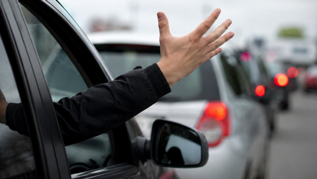 Medico riminese aggredito nel parcheggio assieme al fratello: l'ira di un 33enne, che finisce a processo - Automobilista, lite, parcheggio REPERTORIO