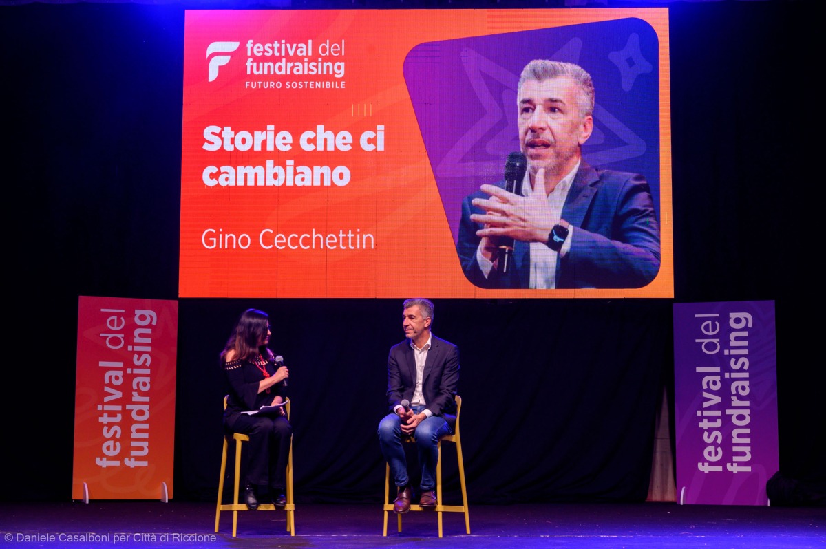 Gino Cecchettin a Riccione: piazza gremita per il Festival del Fundraising - Ph Casalboni