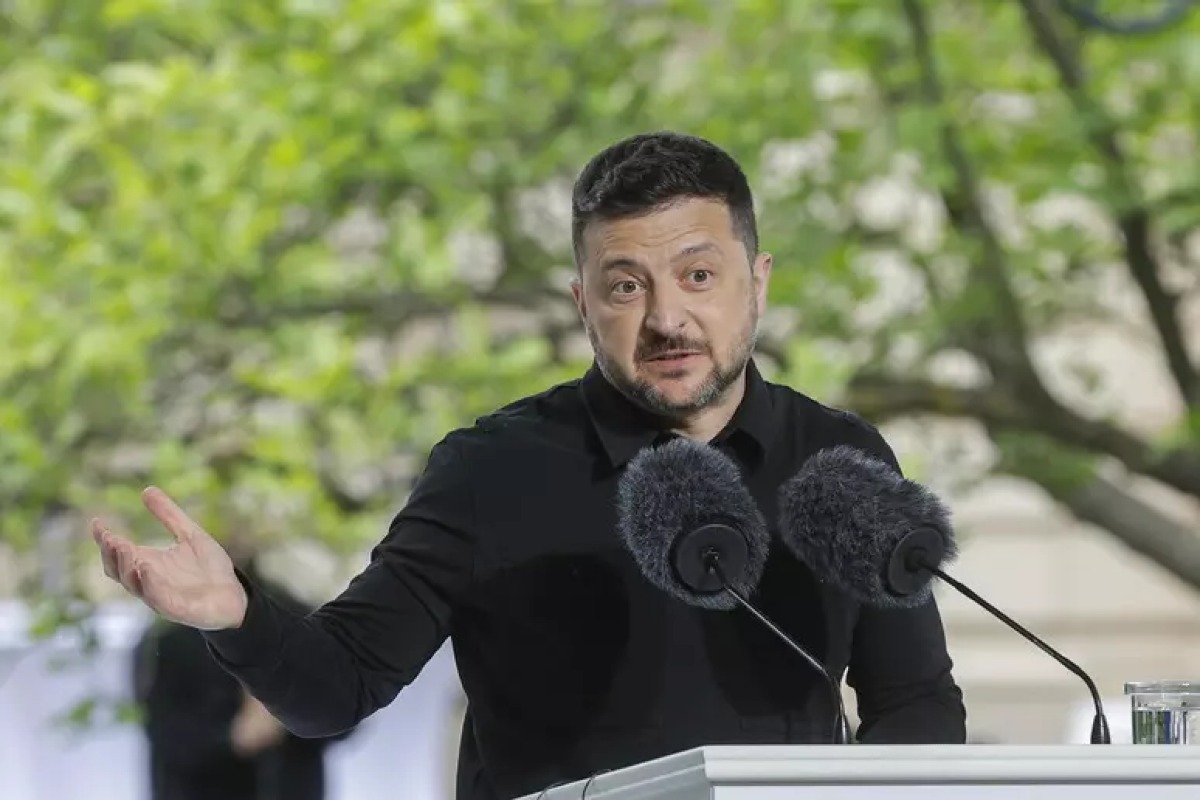 Guerra in Ucraina, nuovi attacchi e spiragli diplomatici: Zelensky propone un incontro a Putin - 
