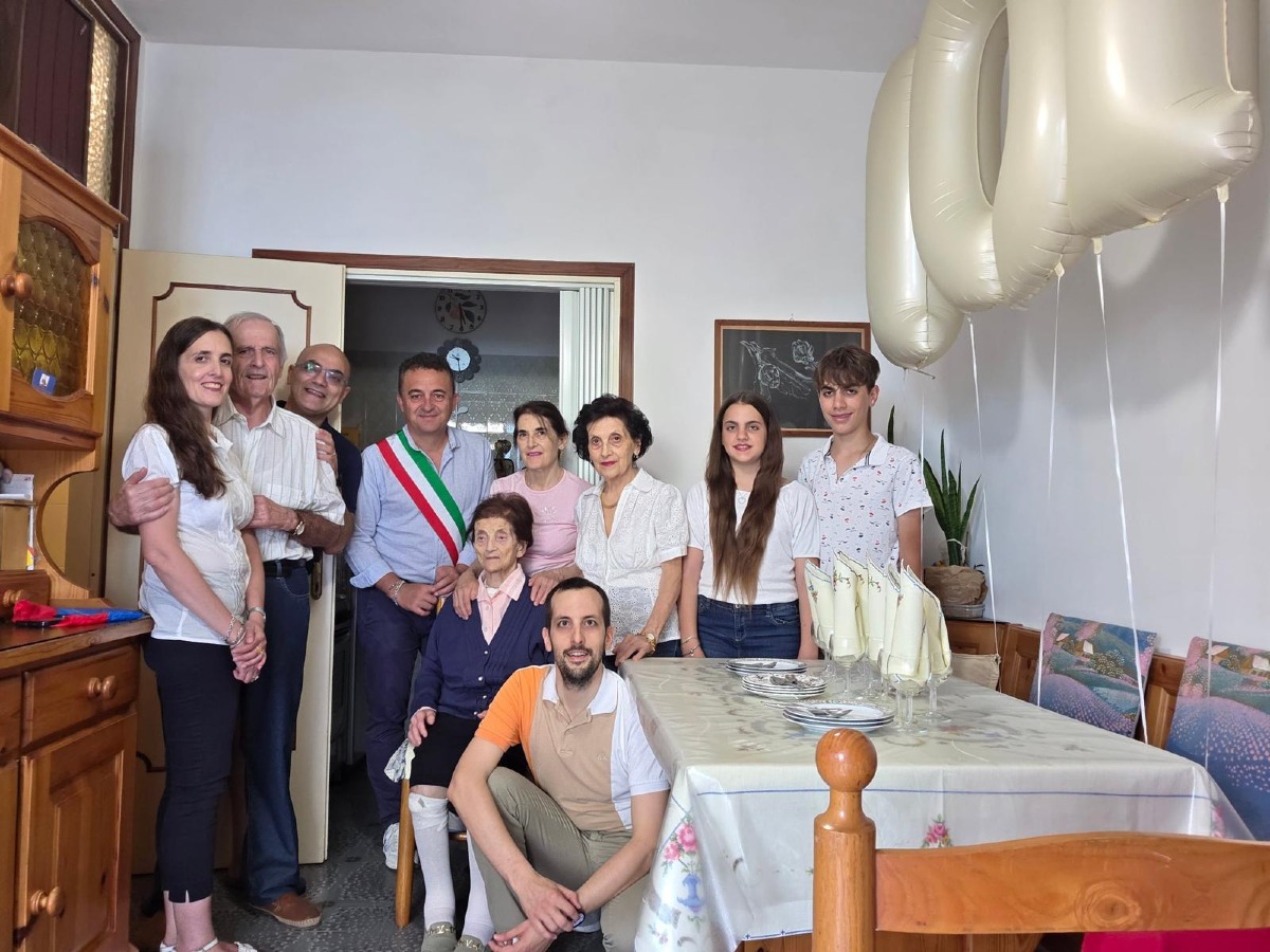 Sistemava le divise dei Militari, poi cuoca e regina delle tagliatelle: Renata compie 101 anni - 