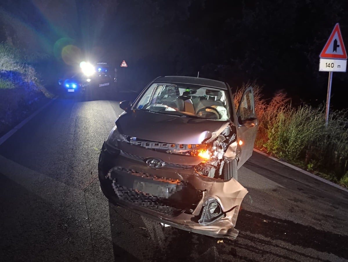 Scontro frontale nella notte a Poggio Torriana: due auto coinvolte - 