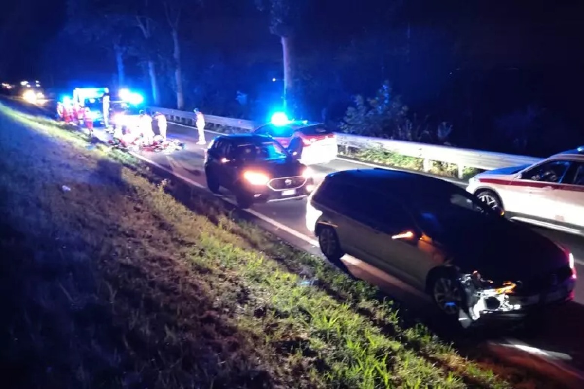 Investiti due ragazzi in bici nella notte sulla Cisa: muore un 19enne, ferito un 18enne - 