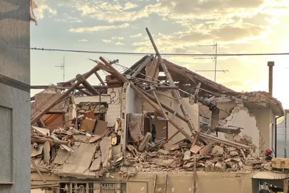 Esplosione e crollo in una palazzina a Porto Sant’Elpidio: un morto, si cerca una donna tra le macerie - 