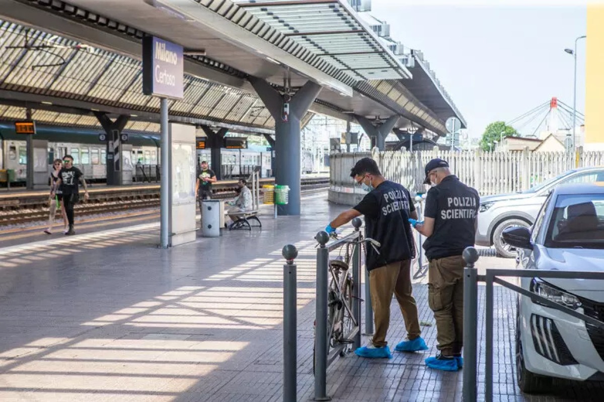 Omicidio alla stazione Certosa di Milano: 22enne ucciso con trenta coltellate, otto indagati - 