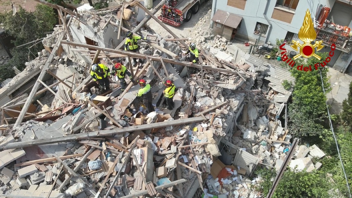 Esplosione e crollo di una palazzina a Porto Sant'Elpidio: tre morti e due feriti - 