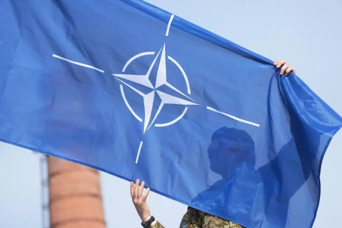 Lettonia, allarme drone al confine: aereo Nato abbatte un velivolo non identificato durante presunta guerra elettromagnetica - 