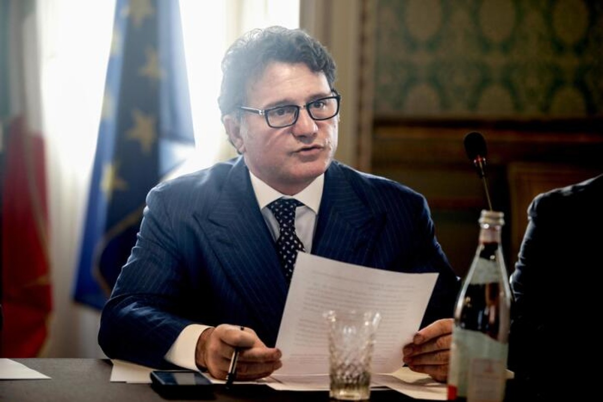 Senatore Silvestro indagato per violenza sessuale: coinvolto anche un carabiniere - 