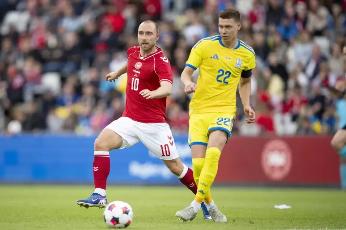 Malore per Eriksen durante partita, il medico della Danimarca rassicura: "Sta bene ed è di buon umore” - PH ANSA/EPA