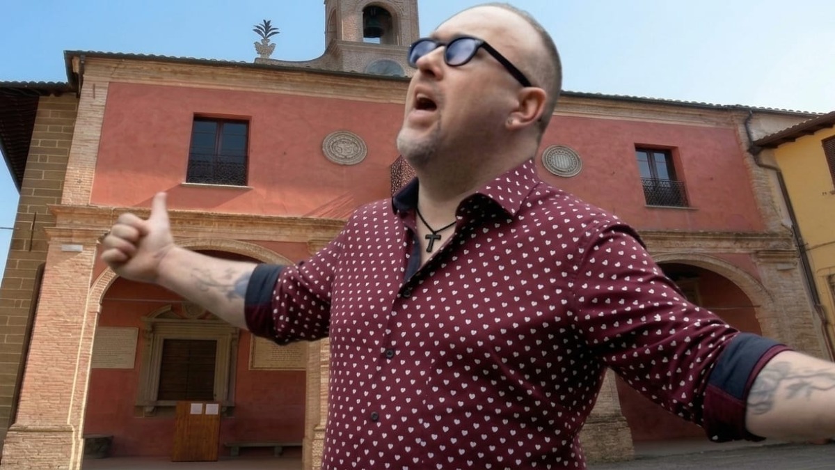 Dalla fabbrica al palco: Luca Belloni lancia il suo nuovo singolo musicale, "Vetro e sabbia" - Luca Belloni