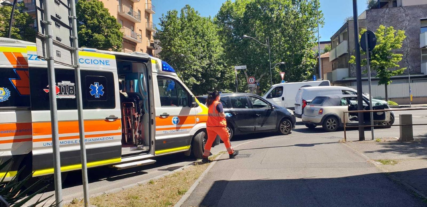 Tamponamento a Rimini, traffico in tilt tra via Ugo Bassi e via Tripoli - 