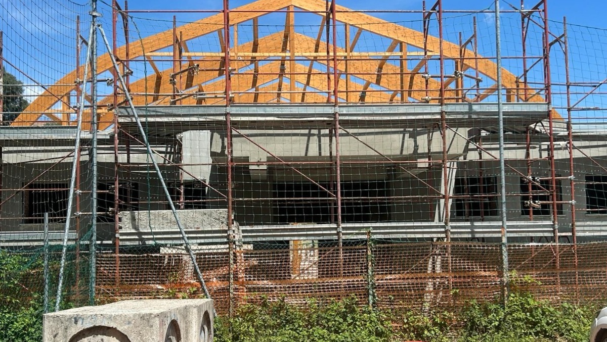 Novafeltria, il 17 giugno prende forma la copertura della palestra. Piscina: a fine mese consegna cantiere - 