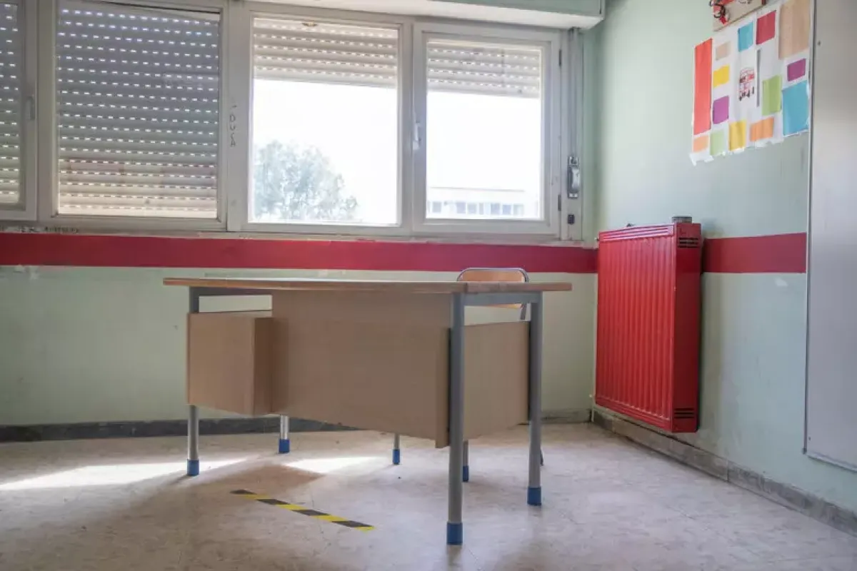 Modena, studente punta riproduzione di pistola al professore in classe: choc a Mirandola - Scuola REPERTORIO ANSA