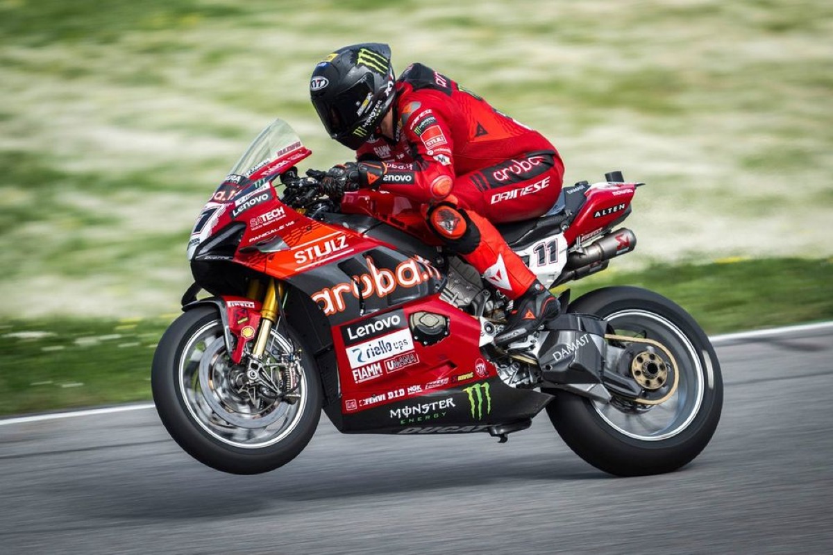 Superbike, Bulega inarrestabile: vince anche gara 2 a Misano - Bulega PH Motorsport.com