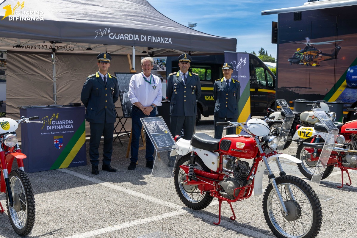 La Guardia di Finanza al Superbike di Misano con mezzi storici e realtà virtuale - 