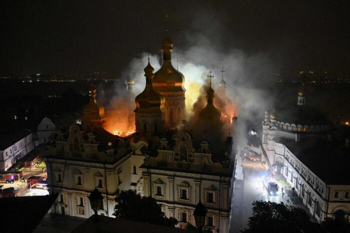 Ucraina sotto massicci attacchi russi: colpita Kharkiv, raid su Kiev e monastero danneggiato - 