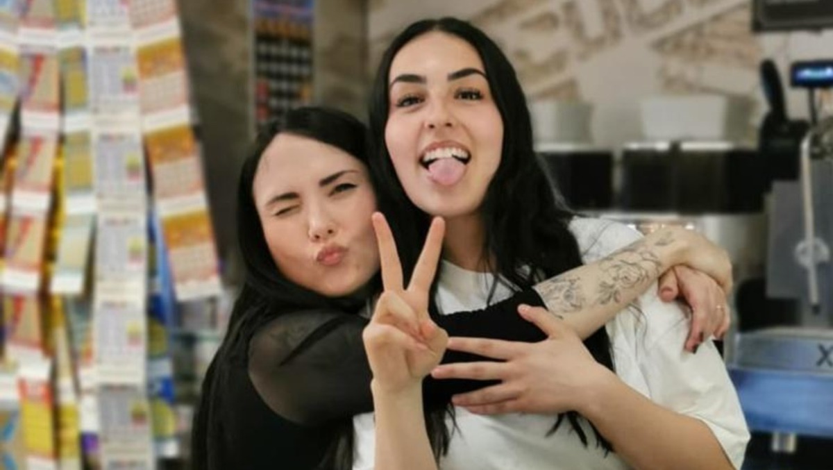 Novafeltria, boomer e gen Z si sfidano al karaoke - 